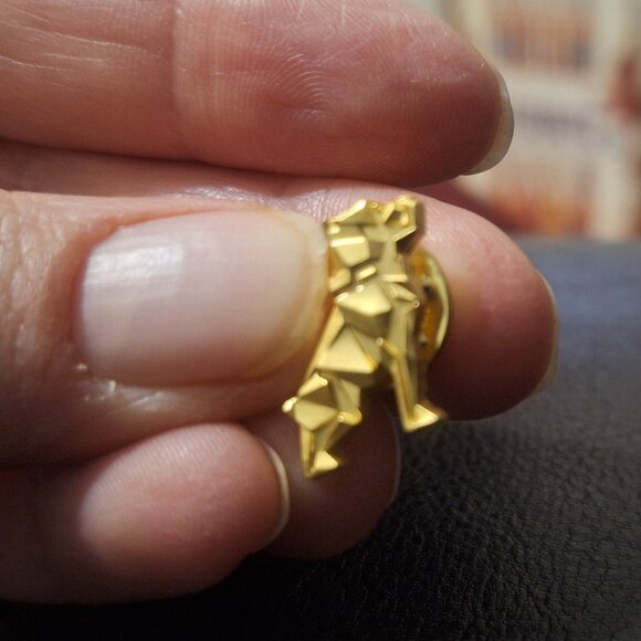 Mack truck bulldog lapel hat pins x 2 gold plated - Picture 2 of 3